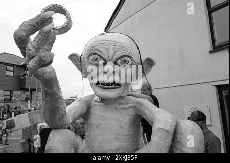 Lafrowda Day Festival Parade, percorrendo Underground St Just Penwith Cornwall Foto Stock