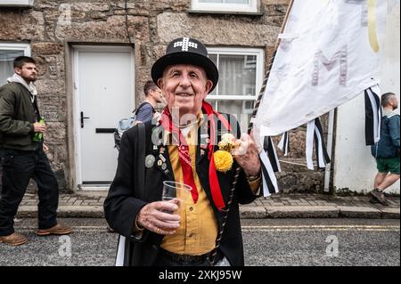 Lafrowda Day Festival Parade, percorrendo Underground St Just Penwith Cornwall Foto Stock