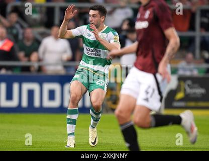 Neil Farrugia degli Shamrock Rovers reagisce a una mancata occasione durante la partita di andata e ritorno del secondo turno di qualificazione al Tallaght Stadium di Dublino. Data foto: Martedì 23 luglio 2024. Foto Stock