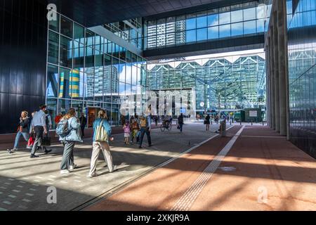 Collegamenti con i mezzi pubblici alla stazione centrale dell'Aia, alla stazione centrale, a Rijnstraat, al Passage des Turfmarkt, al centro città, linee tranviarie, Netherla Foto Stock