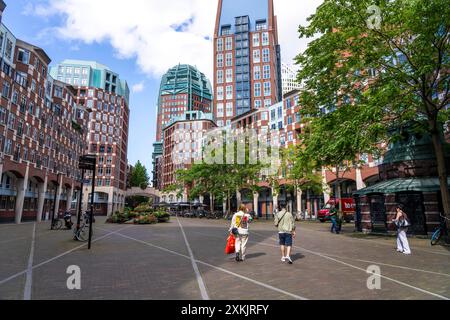 Piazza Muzenplein, zona residenziale nel centro della città vicino alla stazione centrale, Skyline, nel centro della città dell’Aia, Paesi Bassi, Foto Stock