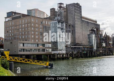 Stazione di trasferimento Grane silo abbandonata e ristrutturata stazione di trasferimento Grane Silo sui moli del porto di Rotterdam. Tilburg, Paesi Bassi. Rotterdam Maashaven Zuid-Holland Nederland Copyright: XGuidoxKoppesxPhotox Foto Stock