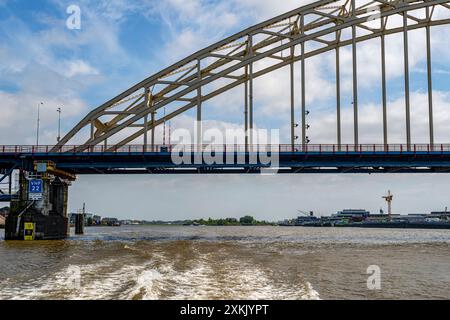 Brdige sul fiume Noord / Ponte Nord sul fiume Noord / Nord ad Alblasserdam, Paesi Bassi. Alblasserdam Noord Zuid-Holland Nederland Copyright: XGuidoxKoppesxPhotox Foto Stock