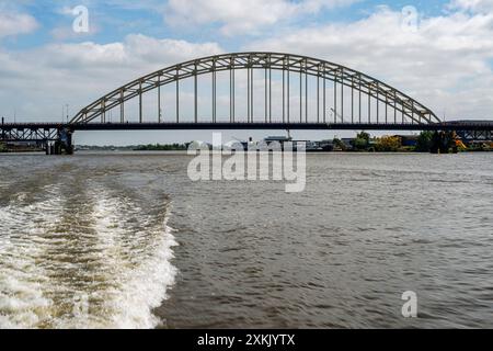 Brdige sul fiume Noord / Ponte Nord sul fiume Noord / Nord ad Alblasserdam, Paesi Bassi. Alblasserdam Noord Zuid-Holland Nederland Copyright: XGuidoxKoppesxPhotox Foto Stock