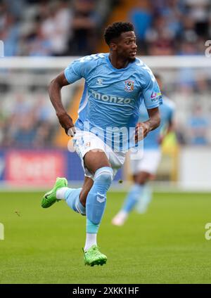 Justin Obikwu del Coventry City durante l'amichevole di pre-stagione al Lamex Stadium di Stevenage. Data foto: Martedì 23 luglio 2024. Foto Stock