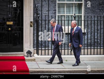 Londra, 23 luglio 2024. Sir Keir Starmer, primo ministro britannico, dà il benvenuto ad Abdullah II, re di Giordania t0 10 Downing Street a Londra oggi. Crediti: Imageplotter/Alamy Live News Foto Stock