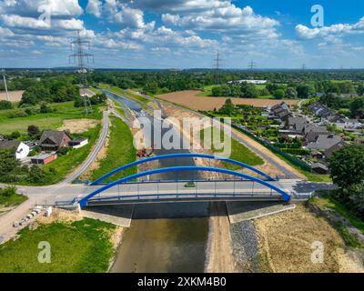 15.05.2024, Germania, Renania settentrionale-Vestfalia, Dinslaken - rinaturalizzazione dell'Emscher. Ingresso al nuovo estuario di Emscher nel Reno. Visualizza in alto Foto Stock