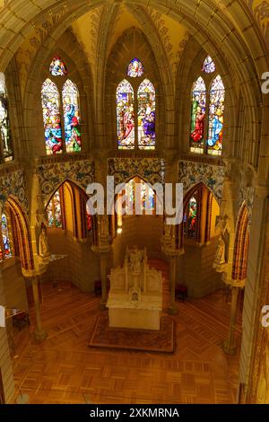 Astorga, Spagna - 4 giugno 2023: Una vista dall'alto dell'interno del Palazzo Episcopale di Astorga, Spagna, che mostra la sua complessa architettura e. Foto Stock