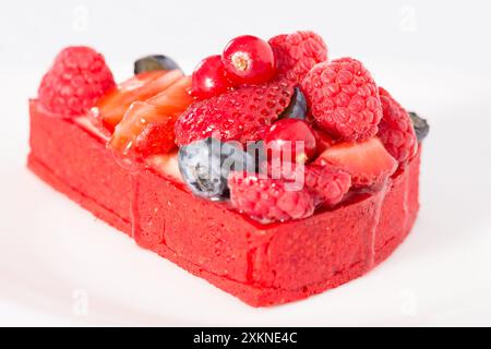 Torta con frutti di bosco freschi Foto Stock