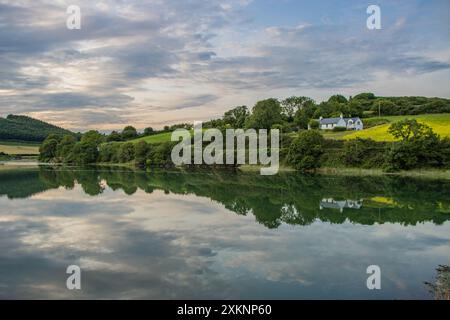 Alta marea a Granfeen Causeway, Kilbrittain, Co Cork, luglio 2024 Foto Stock