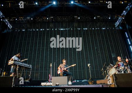 Beak> Performing at Release Athens Festival in Plateia Nerou / Grecia, luglio 2024 Foto Stock