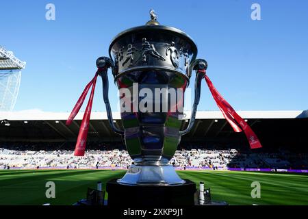 Foto del file del 15-10-2022 del trofeo della Coppa del mondo di Rugby League. L'Australia è stata confermata come ospite della riorganizzata Coppa del mondo 2026, l'International Rugby League ha annunciato. Data di pubblicazione: Mercoledì 24 luglio 2024. Foto Stock