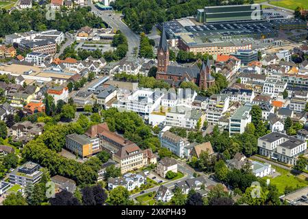 Luftbild, City Stadtmitte, Klinikum Hochsauerland GmbH Verwaltung, St. Johannes Baptist Kirche und Neheimer Markt, Neheim, Arnsberg, Sauerland, Nordrhein-Westfalen, Deutschland ACHTUNGxMINDESTHONORARx60xEURO *** Vista aerea, centro città, amministrazione Klinikum Hochsauerland GmbH, chiesa battista di St Johannes e Neheimer Markt, Neheim, Arnsberg, Sauerland, Renania settentrionale-Vestfalia, Germania ATTENTIONxMINDESTHONORARx60xEURO Foto Stock