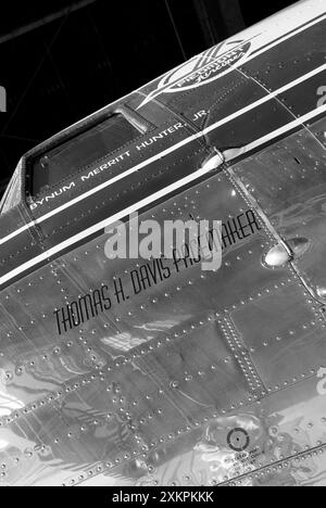 Gli aerei DC-3 Piedmont Airlines sono parcheggiati in un gancio al Carolina Aviation Museum di Charlotte, North Carolina. STATI UNITI Foto Stock