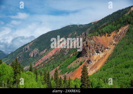 I resti di un'operazione mineraria nelle San Juan Mountains, Silverton, Colorado Foto Stock