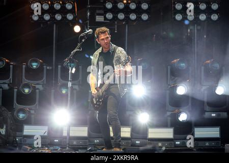 Svizzera - Paleo Festival 2024 - Khruangbin NYON, SVIZZERA, 23 LUGLIO: Mike Kerr del duo rock inglese Royal Blood si esibisce dal vivo sul palco durante il Paleo Festival il 23 luglio 2024 a Nyon, Svizzera. Foto di Manuel Blondeau/AOP. Press Nyon Svizzera Copyright: X ManuelxBlondeau/AOP. Pressx AOP20240723 - 0176 Foto Stock