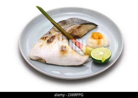 Buri kama shioyaki ( colletto con coda gialla alla griglia al sale ), cucina giapponese Foto Stock