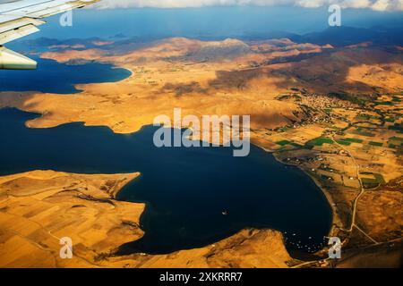 Vista aerea del paesaggio dell'isola di Limnos con il mare, Grecia. Foto Stock