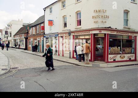 Romsey, una vivace città del mercato dell'Hampshire nel Regno Unito intorno al 1997. Foto Stock