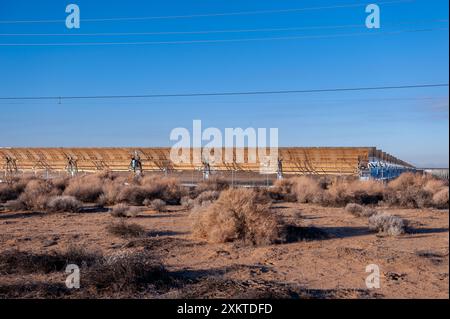 Immagini del Ridgecrest Solar Power Project (California, USA) Solar Millennium LLC ha costruito un gene di energia termica solare in scala utility Foto Stock