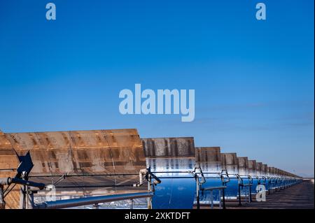 Immagini del Ridgecrest Solar Power Project (California, USA) Solar Millennium LLC ha costruito un gene di energia termica solare in scala utility Foto Stock