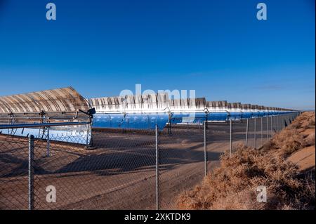 Immagini del Ridgecrest Solar Power Project (California, USA) Solar Millennium LLC ha costruito un gene di energia termica solare in scala utility Foto Stock