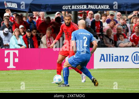 Noussair Mazraoui (FC Bayern Muenchen, 40) mit Ball, FC Rottach-Egern vs. FC Bayern Muenchen, Fussball, Bundesliga, Testspiel, Saison 24/25, 24.07.2024, LE NORMATIVE DFL VIETANO QUALSIASI USO DI FOTOGRAFIE COME SEQUENZE DI IMMAGINI, foto: Eibner-Pressefoto/Jenni Maul Foto Stock