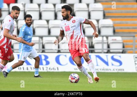 Jordan Roberts (11 Stevenage) controlla il pallone durante l'amichevole di pre-stagione tra Stevenage e Coventry City al Lamex Stadium di Stevenage martedì 23 luglio 2024. (Foto: Kevin Hodgson | mi News) crediti: MI News & Sport /Alamy Live News Foto Stock