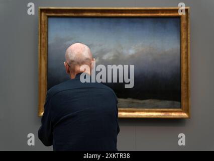 David Caspar Friedrich in der Alten Nationalgalerie GER, 20240724, Symbolbild, Museum,David Caspar Friedrich in der Alten Nationalgalerie, Unendliche Landschaften *** David Caspar Friedrich in the alte Nationalgalerie GER, 20240724, immagine simbolica, museo,David Caspar Friedrich in the alte Nationalgalerie, Infinite Landscapes Foto Stock