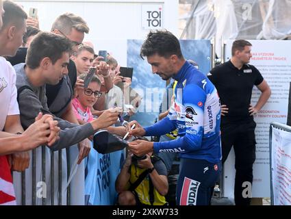 Olomouc, Repubblica Ceca. 24 luglio 2024. Doppio campione del mondo francese di ciclismo su strada Julian Alaphilippe del team Soudal Quick-Step belga dopo la cerimonia di introduzione delle squadre prima della gara a tappe del Tour ceco a Olomouc, Repubblica Ceca, 24 luglio 2024. Crediti: Ludek Perina/CTK Photo/Alamy Live News Foto Stock