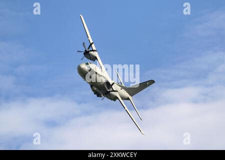 Leonardo C-27J Spartan dell'Aeronautica militare italiana espone al Royal International Air Tattoo 2024 presso la RAF Fairford. Foto Stock
