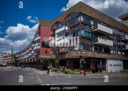 Crescent House Golden Lane Estate Goswell Rd C.London vicino al Barbican Center. 1962, architetti Chamberlin, Powell e Bon. Grado II* elencato. Foto Stock