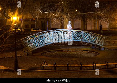 Il monumento a Nagy Imre sul ponte, situato in un piccolo giardino in Piazza Harosi Tibor, Budapest, Ungheria Foto Stock