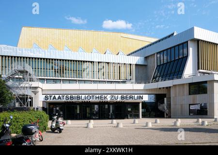 Berlino, Germania, 20 luglio 2024, area d'ingresso della Biblioteca di Stato Foto Stock