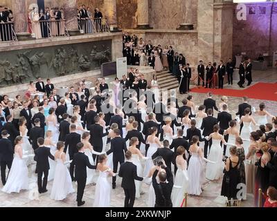 Il primo ballo di debutto a San Pietroburgo ha avuto luogo nel museo etnografico russo, San Pietroburgo, Russia Foto Stock