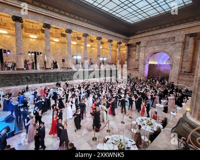 Il primo ballo di debutto a San Pietroburgo ha avuto luogo nel museo etnografico russo, San Pietroburgo, Russia Foto Stock