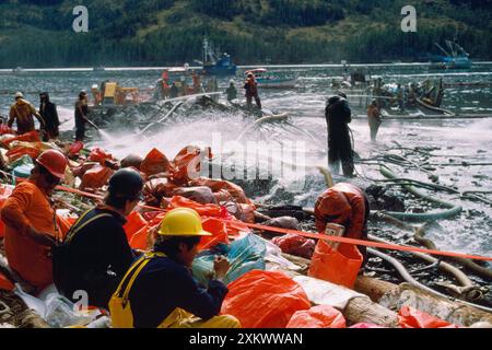 Fuoriuscita di olio - pulizia maggio 89 Foto Stock