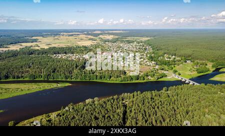 Ponte Merkine sul Nemunas, vista dall'alto. Affluente del Merkys, Parco nazionale di Dzukija, Lituania. Foto Stock