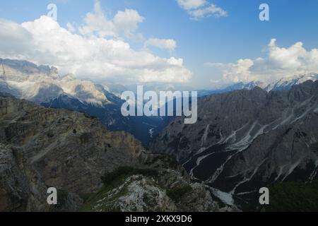 Valle che da Cadini di Misurina conduce ad Auronzo Foto Stock