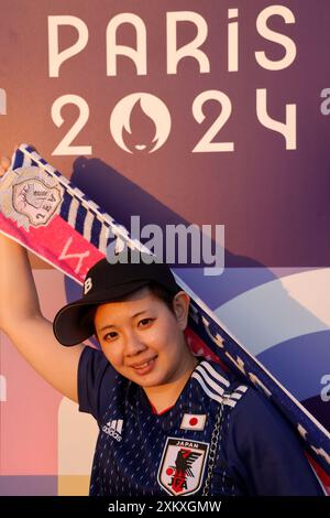 Bordeaux, Francia. 24 luglio 2024. Tifoso giapponese durante i Giochi Olimpici di Parigi 2024. Partita di calcio Giappone-Paraguay (Punteggio: Giappone 5-Paraguay 0) allo stadio Matmut Atlantique di Bordeaux. Bordeaux, Gironda, Francia, Europa. Crediti: Foto Hugo Martin Alamy/Live News. Foto Stock