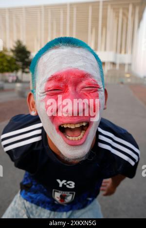 Bordeaux, Francia. 24 luglio 2024. Tifoso giapponese durante i Giochi Olimpici di Parigi 2024. Partita di calcio Giappone-Paraguay (Punteggio: Giappone 5-Paraguay 0) allo stadio Matmut Atlantique di Bordeaux. Bordeaux, Gironda, Francia, Europa. Crediti: Foto Hugo Martin Alamy/Live News. Foto Stock