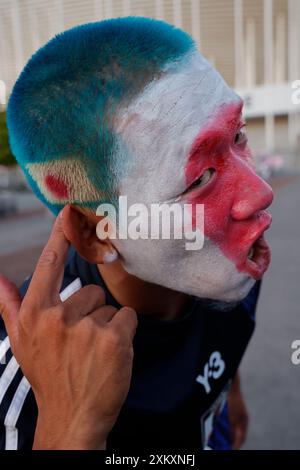 Bordeaux, Francia. 24 luglio 2024. Tifoso giapponese durante i Giochi Olimpici di Parigi 2024. Partita di calcio Giappone-Paraguay (Punteggio: Giappone 5-Paraguay 0) allo stadio Matmut Atlantique di Bordeaux. Bordeaux, Gironda, Francia, Europa. Crediti: Foto Hugo Martin Alamy/Live News. Foto Stock