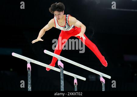 Parigi, Francia. 24 luglio 2024. Ginnastica Shinnosuke Oka (JPN) - Artistica : sessione di allenamento maschile in vista dei Giochi Olimpici di Parigi 2024 alla Bercy Arena di Parigi, Francia . Crediti: Naoki Nishimura/AFLO SPORT/Alamy Live News Foto Stock