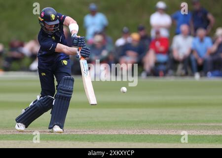 Michael Jones di Durham ha battuto durante la partita della Metro Bank One Day Cup tra Lancashire e Durham County Cricket Club alla Sedbergh School, Sedbergh, mercoledì 24 luglio 2024. (Foto: Mark Fletcher | mi News) crediti: MI News & Sport /Alamy Live News Foto Stock