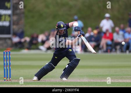 Michael Jones di Durham ha battuto durante la partita della Metro Bank One Day Cup tra Lancashire e Durham County Cricket Club alla Sedbergh School, Sedbergh, mercoledì 24 luglio 2024. (Foto: Mark Fletcher | mi News) crediti: MI News & Sport /Alamy Live News Foto Stock