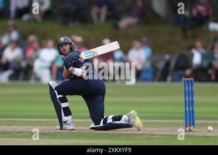 Michael Jones di Durham ha battuto durante la partita della Metro Bank One Day Cup tra Lancashire e Durham County Cricket Club alla Sedbergh School, Sedbergh, mercoledì 24 luglio 2024. (Foto: Mark Fletcher | mi News) crediti: MI News & Sport /Alamy Live News Foto Stock