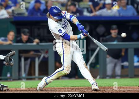 24 luglio 2024: L'interbase dei Kansas City Royals Bobby Witt Jr. (7) batte un singolo contro gli Arizona Diamondbacks durante il nono inning al Kauffman Stadium di Kansas City, Missouri. David Smith/CSM Foto Stock