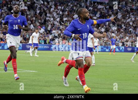 Marsiglia, Francia. 24 luglio 2024. Alexandre Lacazette (fra) gareggia nel calcio maschile dopo il primo gol del gruppo A partita tra Francia e Stati Uniti durante i Giochi Olimpici di Parigi 2024, allo Stadio Marsiglia il 24 luglio 2024 a Marsiglia. Foto di Patrick Avanturier/ABACAPRESS. COM credito: Abaca Press/Alamy Live News Foto Stock