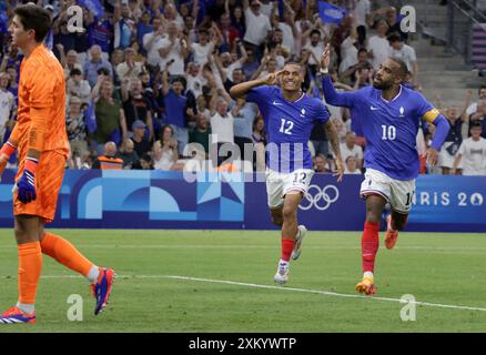 Marsiglia, Francia. 24 luglio 2024. Alexandre Lacazette (fra) gareggia nel calcio maschile dopo il primo gol del gruppo A partita tra Francia e Stati Uniti durante i Giochi Olimpici di Parigi 2024, allo Stadio Marsiglia il 24 luglio 2024 a Marsiglia. Foto di Patrick Avanturier/ABACAPRESS. COM credito: Abaca Press/Alamy Live News Foto Stock