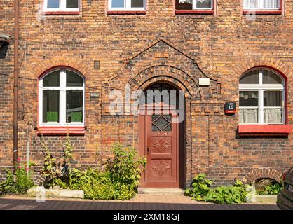 Residenze dei lavoratori di mattoni rossi - architettura del Nikiszowiec Historic Mining District, Katowice, Polonia Foto Stock